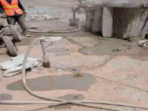 肇东水泥混凝土路面板底注浆技术 路面脱空注浆整治方案